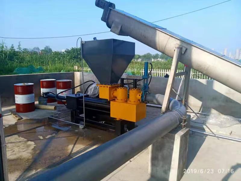 粘稠物料泵現(xiàn)場(chǎng).jpg 粘稠物料泵現(xiàn)場(chǎng).jpg